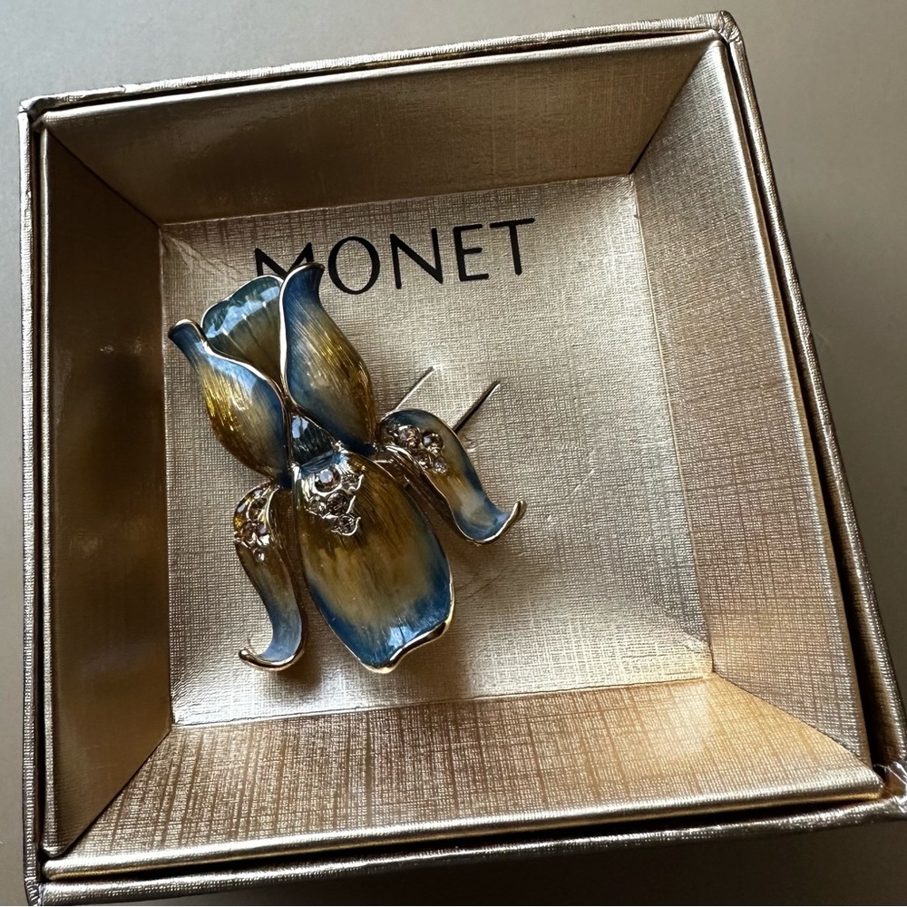Monet Blue and Gold Floral Brooch NIB - Picture 2 of 2